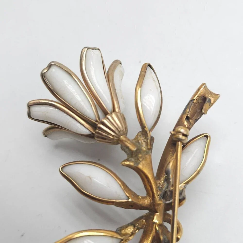 Vintage Gold Tone Floral Brooch With White Glass Petals Dangling Beads